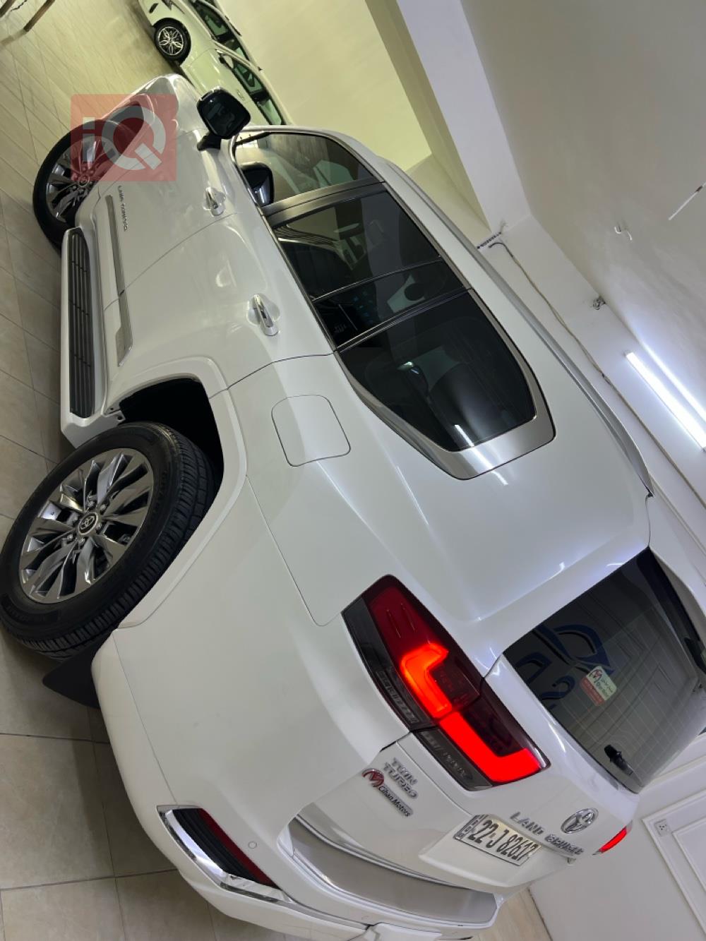 تۆیۆتا لاند کروزەر